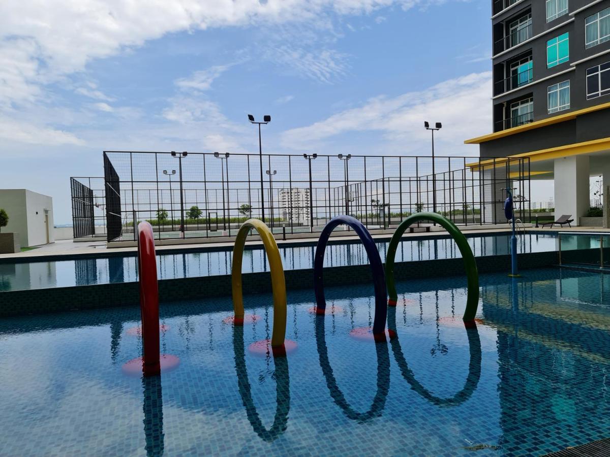 J&J Vacation Home@Novo8 Residence Kampong Tambak Exterior foto